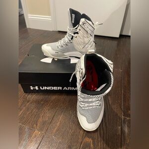 Woman’s Under Armour basketball sneakers